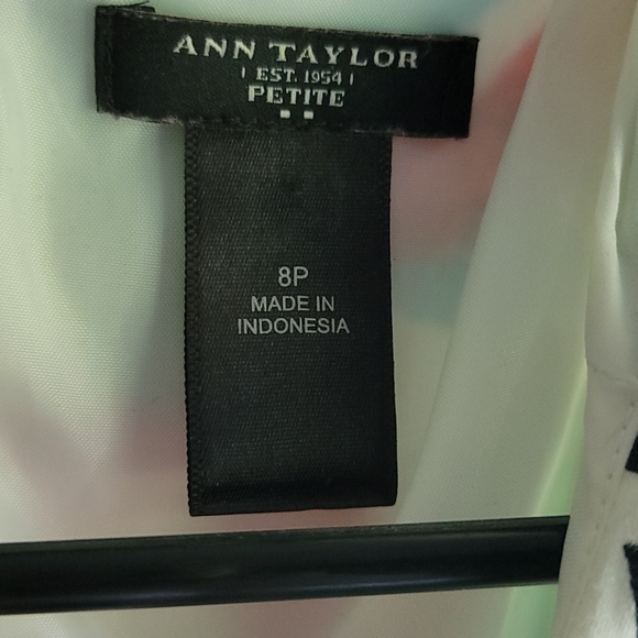 Spring dress - Picture 3 of 3